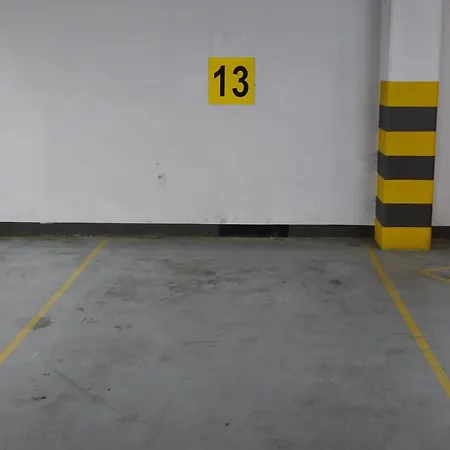 Modern In Center *