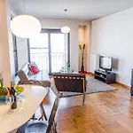 아파트 Modern In Center